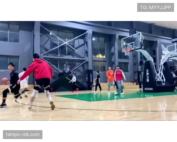 卡瓦尼球场杀手，出门像去买菜的隔壁大叔，这反差我笑出声